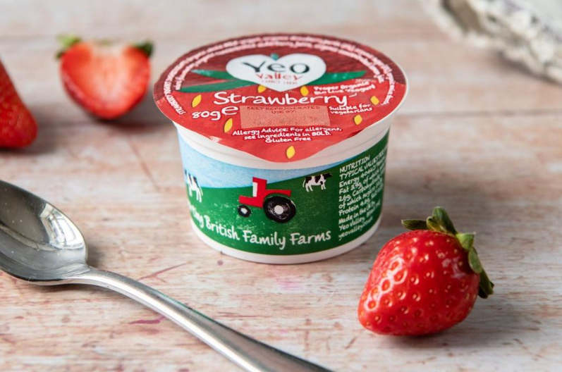 YEO VALLEY Organic Strawberry Yoghurt